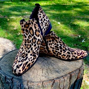 Dr. Scholl’s zip booties cheetah print, new!